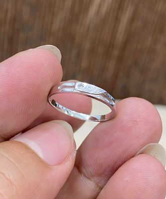 Nhẫn bạc Nữ 925 mạ vàng trắng, đính viên cz sáng. Mua bán Phụ kiện thời trang khác tại Quận 7 Tp Hồ Chí Minh được đăng bởi Hàng hiệu Secondhand