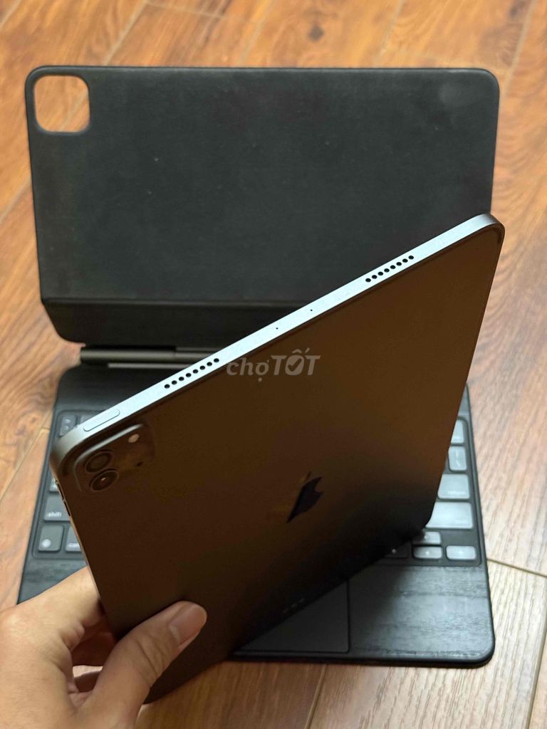 Pass Ipad Pro M1 256GB và phím Apple Magic