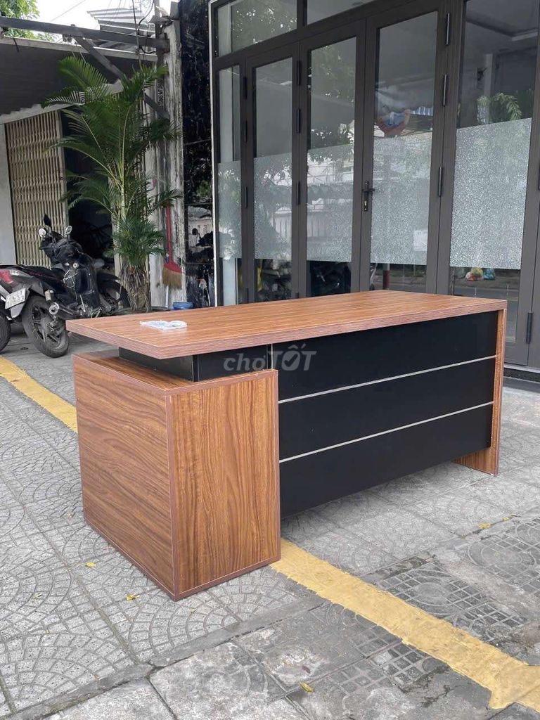Bàn giám đốc Gỗ MDF có hộc tủ. Mua bán Đồ dùng văn phòng tại Quận Cẩm Lệ Đà Nẵng được đăng bởi Ngọcn shop hình 1