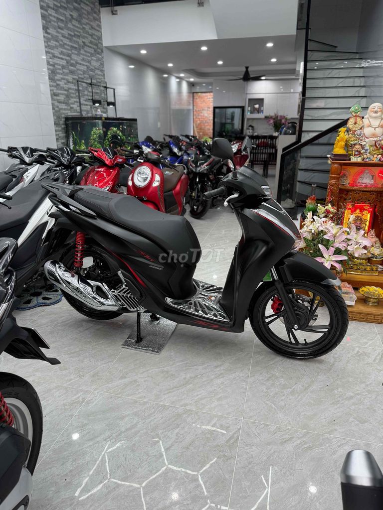 Honda SH 160i 2025 Đen 1000 km. Mua bán Xe máy tại Quận Liên Chiểu Đà Nẵng được đăng bởi Thành Đại   hình 6