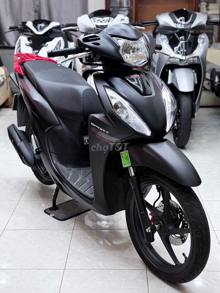 Honda Vision Sport 2025 с большими колесами