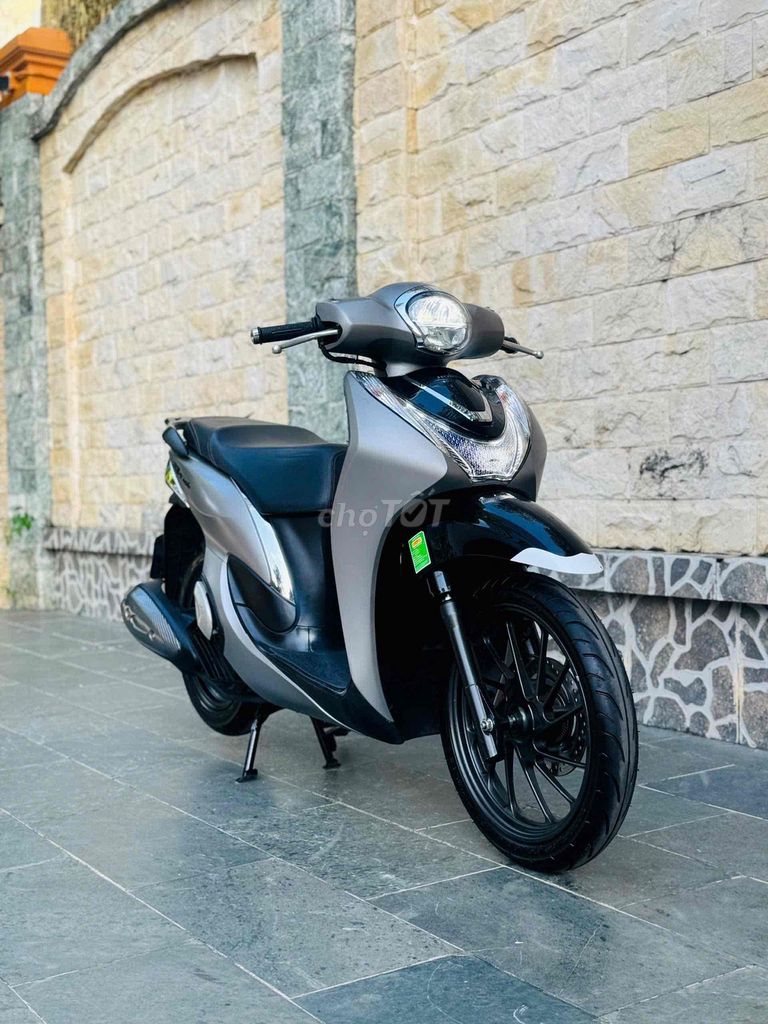 Honda SH Mode 125i 2021 серый матовый 20000 км