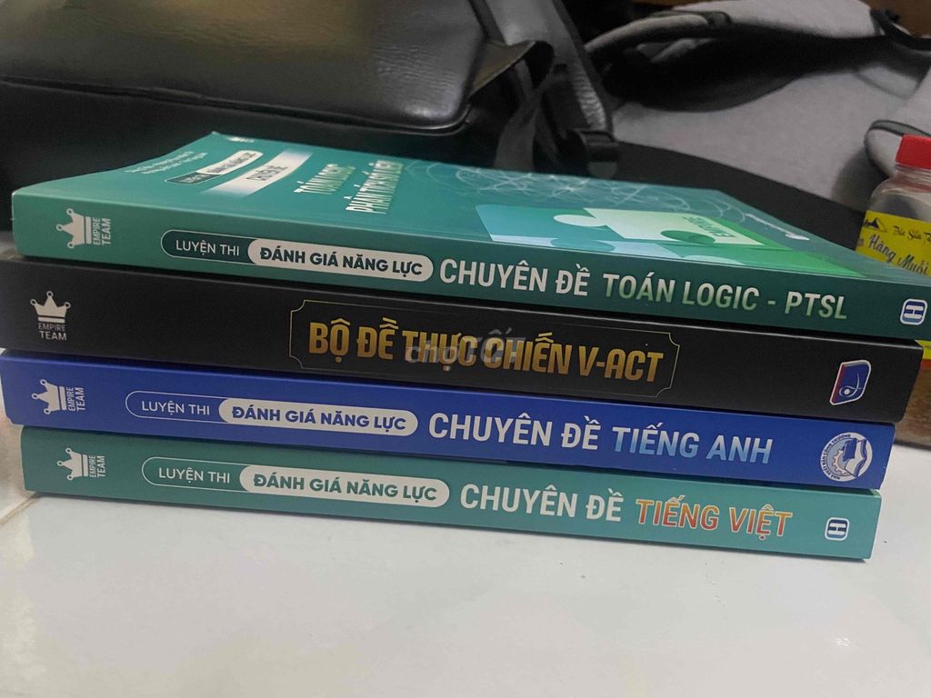 Sách luyện thi ĐGNL Empire chưa sử dụng. Mua bán Sách tại Quận 4 Tp Hồ Chí Minh được đăng bởi thanh lợi hình 1