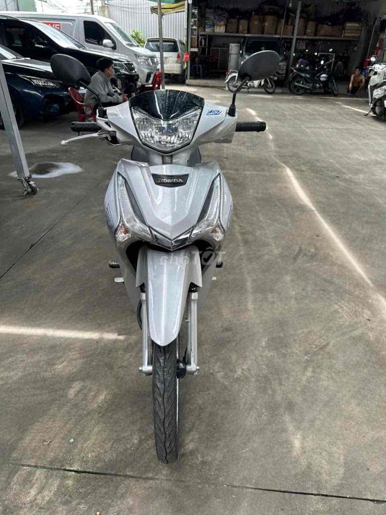 Honda  Future lét đỏ đen cuối 2019 Bstp lên bạc đe. Mua bán Xe máy tại Quận 11 Tp Hồ Chí Minh được đăng bởi Thịnh hình 4