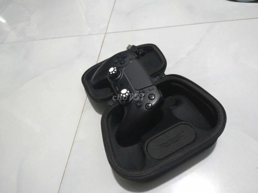 Tay cầm chơi game Sony PS5 DualSense Đen Like new. Mua bán Thiết bị chơi game tại Quận Ô Môn Cần Thơ được đăng bởi Nguyễn Phú Lộc hình 1