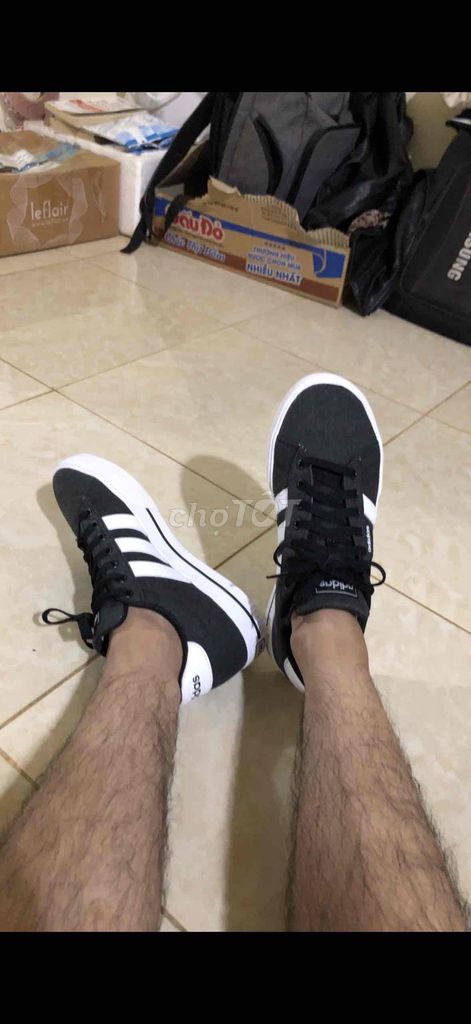 Giày thể thao Adidas Daily Nam Đen trắng. Mua bán Giày dép tại Thành phố Pleiku Gia Lai được đăng bởi Hung Pham hình 1