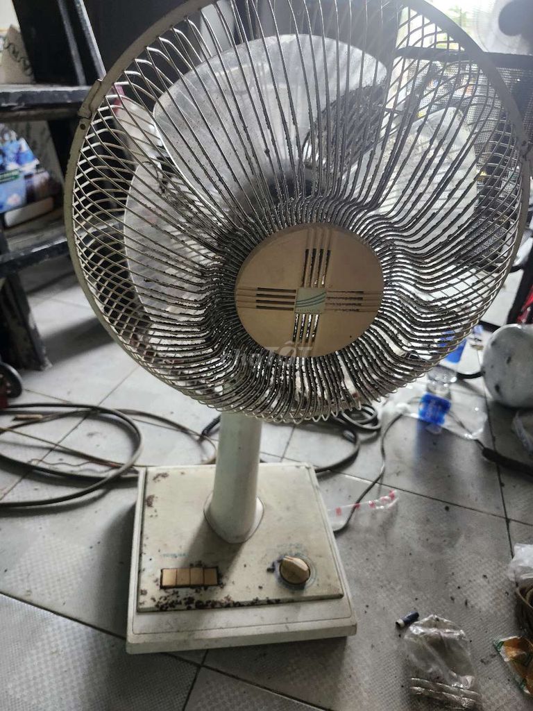 Quạt điện Toshiba Trắng Cũ, hỏng. Mua bán Quạt tại Quận Bình Thạnh Tp Hồ Chí Minh được đăng bởi Hiếu Bùi  hình 1