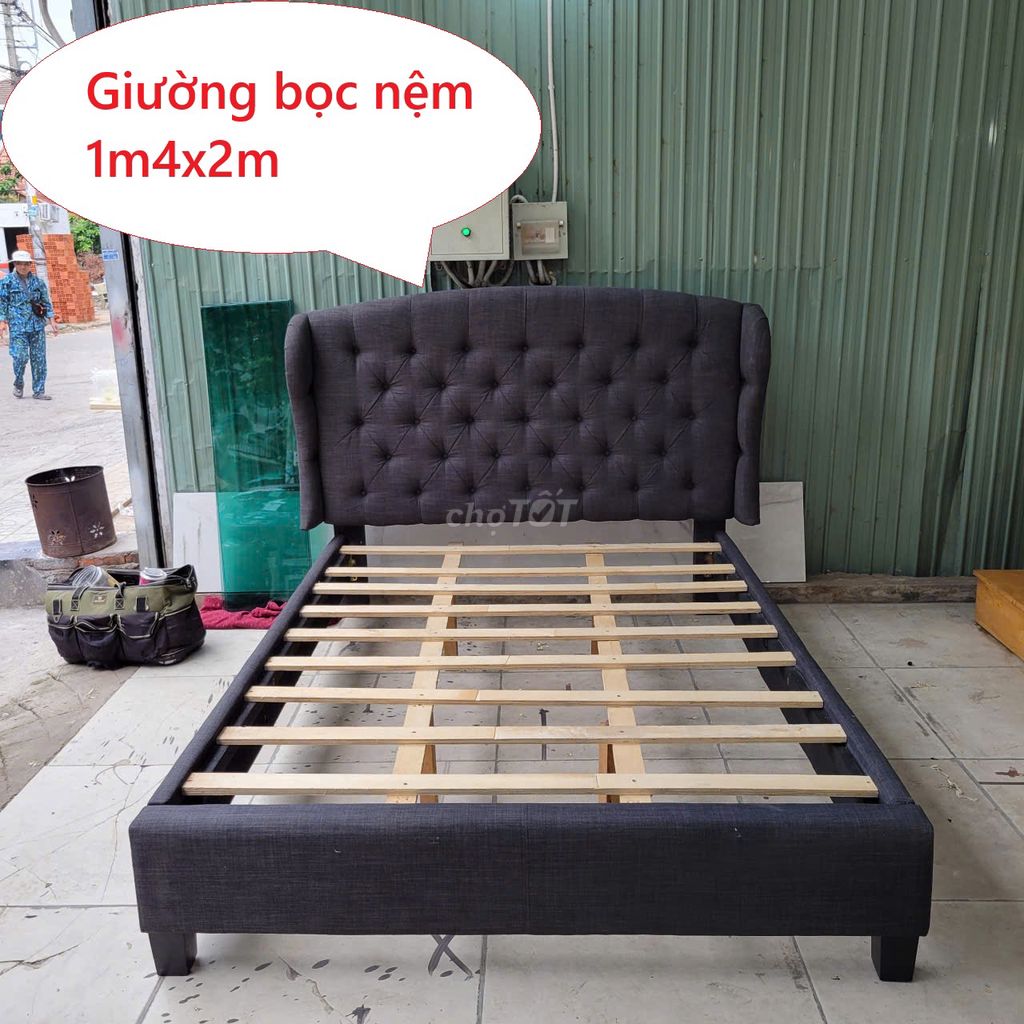 Giường bọc nệm Khung gỗ Xám 1m4x2m thanh lý. Mua bán Giường, chăn ga gối nệm tại Quận 12 Tp Hồ Chí Minh được đăng bởi Thanh lý Nội thất giá sỉ hình 1