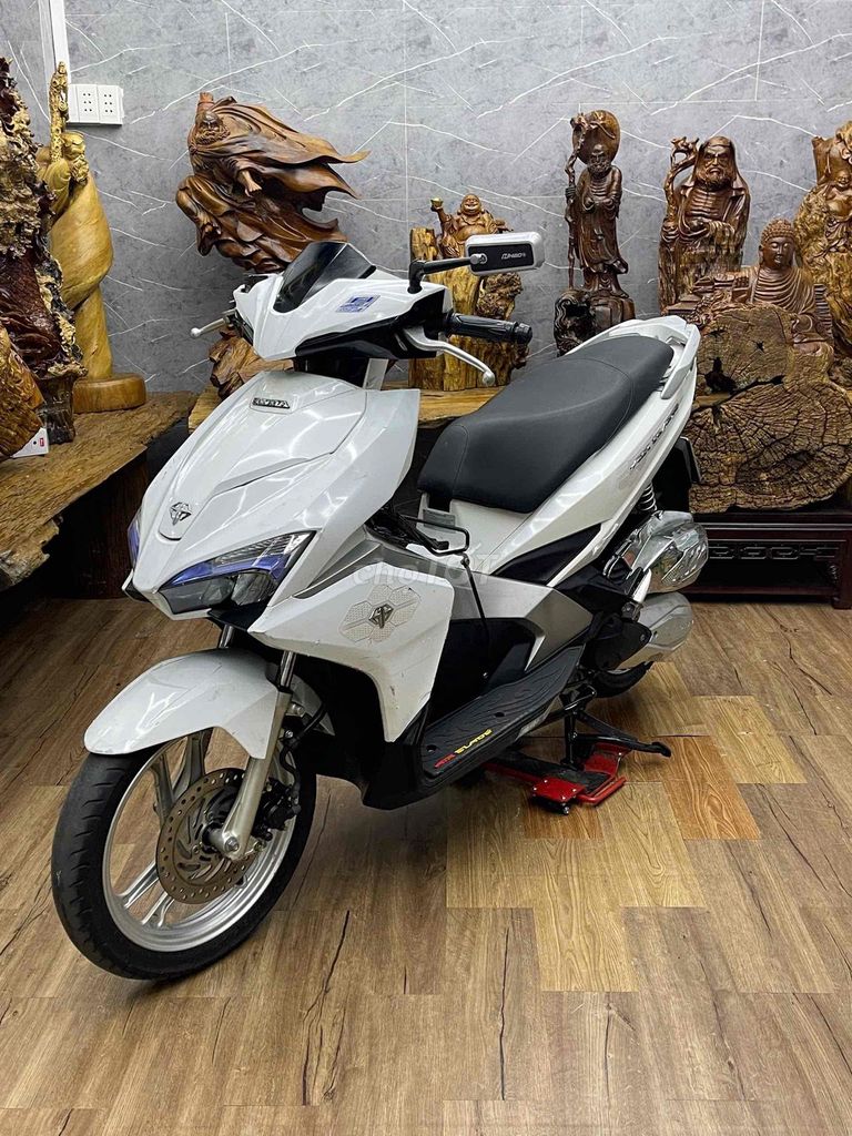 Honda Airblade с номерами SG, красивый байк, родной мотор