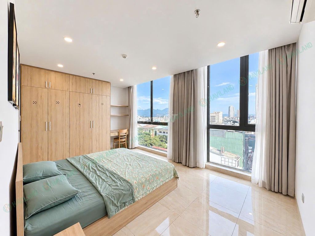 High-floor 2-bedroom apartment with city and mountain views — photo 7