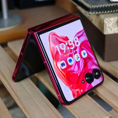 Motorola Razr 50 Ultra 256GB Hồng