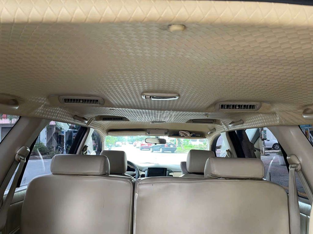 Toyota Innova G 2006 МКПП Серебристый, семейный автомобиль