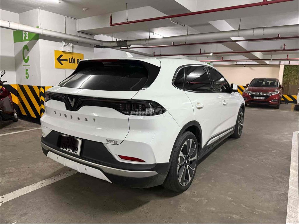 VinFast VF8 PLUS 2023 Белый 92.000 км