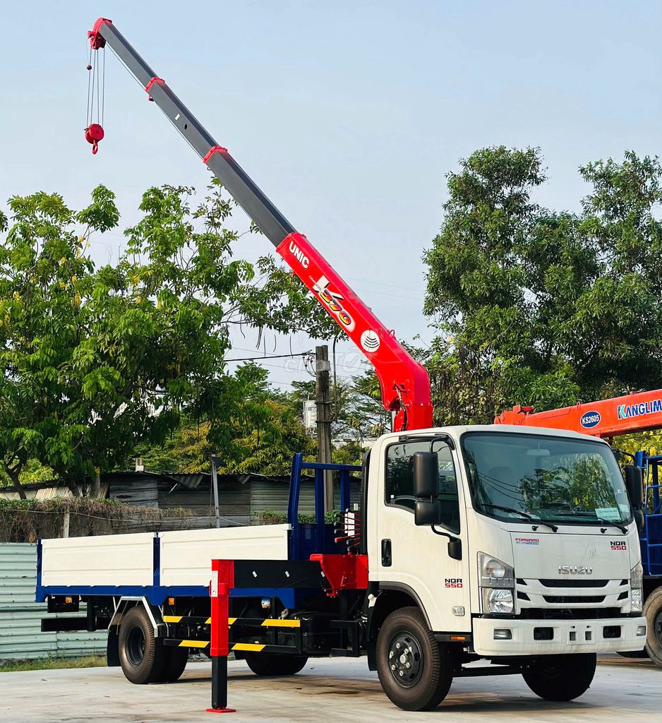 Bán Isuzu 5 Tấn cẩu Unic 370 thùng dài 5.1m. Mua bán Xe tải, xe ben tại Quận 12 Tp Hồ Chí Minh được đăng bởi Mr Thành hình 1