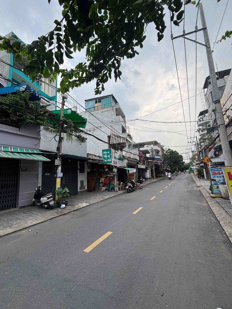 6.1 tỉ - Chủ cần tiền nên giảm 500tr - Ngay mặt tiền Nguyễn Văn Công
