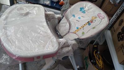 Xe đẩy và ghế ăn dặm cho bé. Mua bán Mẹ và bé tại Quận Long Biên Hà Nội được đăng bởi Dũng ARS