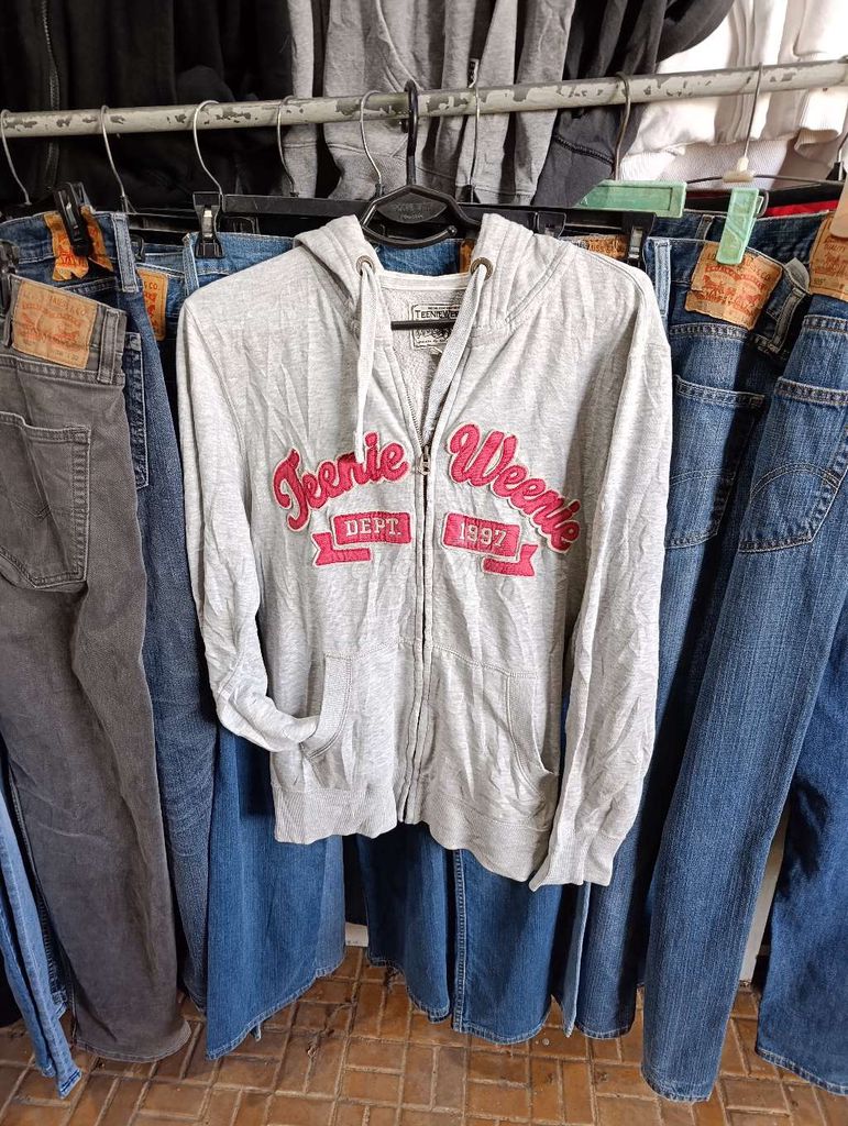 Áo khoác hoodie Teenie Weenie Xám. Mua bán Quần áo tại Quận 1 Tp Hồ Chí Minh được đăng bởi Đồ Seconhand Vintage hình 1
