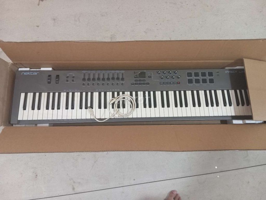 Keyboard Nektar LX88