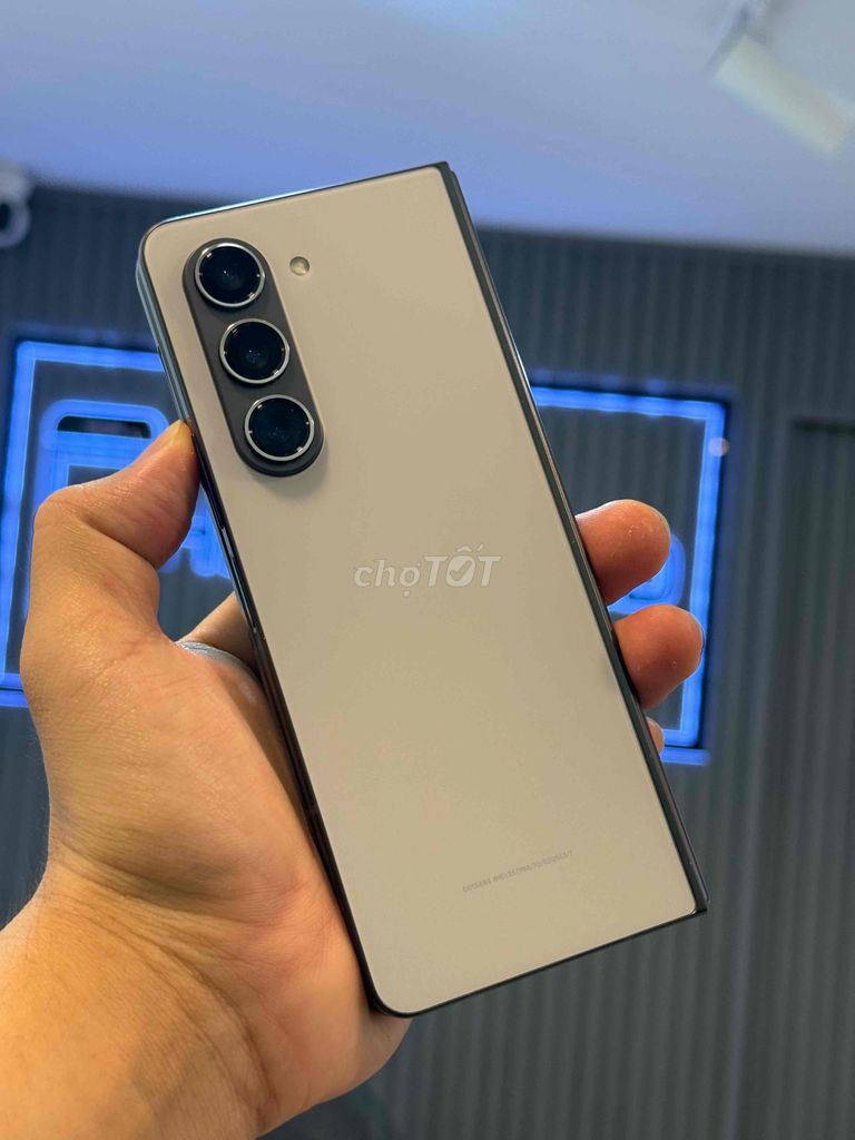 Samsung Z Fold 5 1000GB Xám. Mua bán Điện thoại tại Quận 3 Tp Hồ Chí Minh được đăng bởi Phone2Hand hình 1