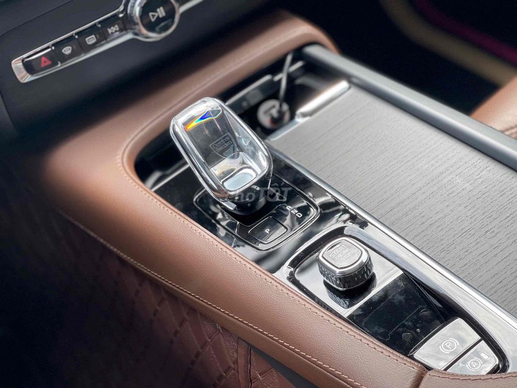 Volvo XC90 ultimate B6 Awd đen/nâu dki 2024. Mua bán Ô tô tại Quận Long Biên Hà Nội được đăng bởi Trang Gala hình 16