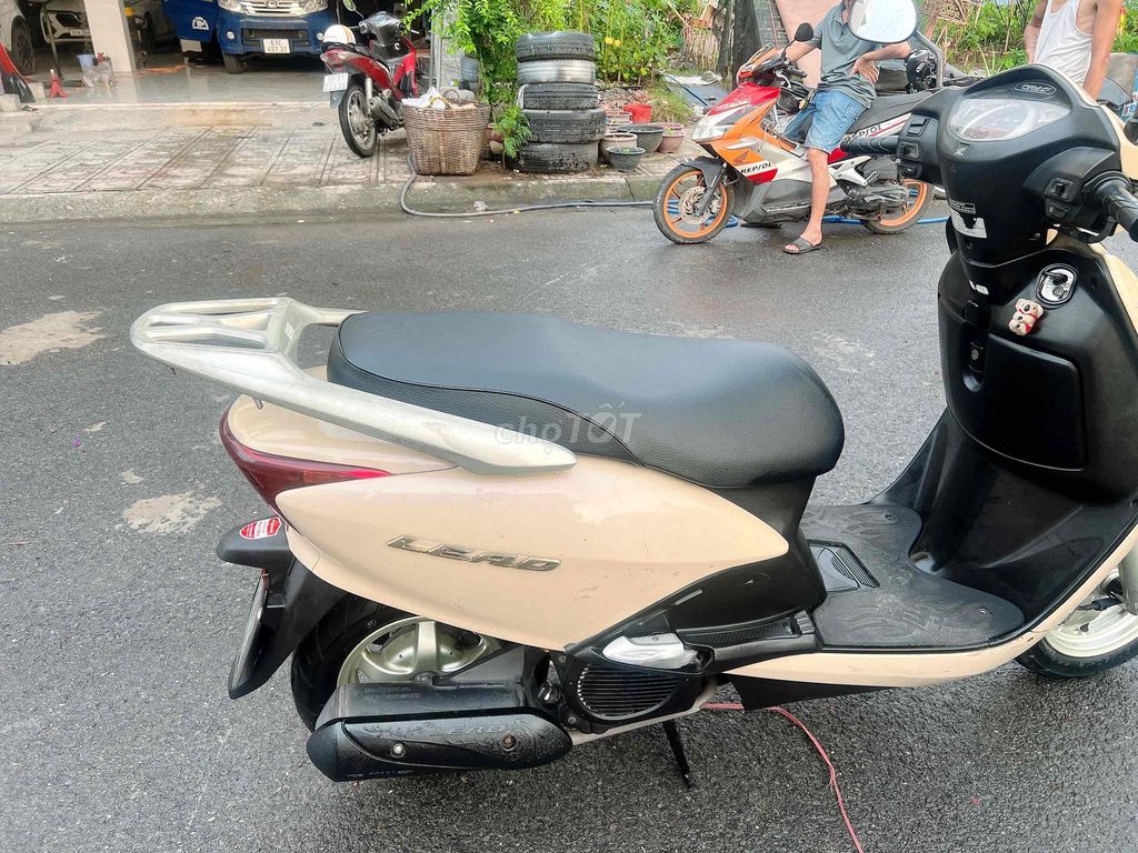 đá chống tắt máy xe chay nhẹ Máy chạy ngon lành. Mua bán Xe máy tại Thành phố Dĩ An Bình Dương được đăng bởi Phan van do  hình 5