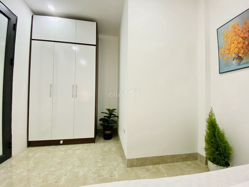 Căn hộ mặt ngoài 1 ngủ 1 khách siêu rộng mặt phố Nguyễn Văn Tuyết