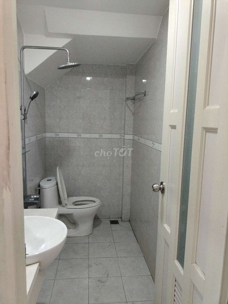 Nhà mt đht17. 4m x 20m. 1 lầu. 4pn. 3wc. Giá 12 triệu