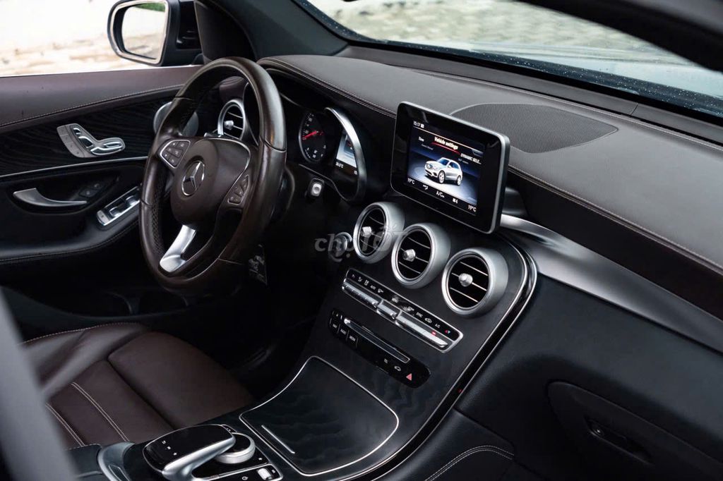Mercedes Benz GLC300 4Matic 2019 - 74000 km. Mua bán Ô tô tại Quận 10 Tp Hồ Chí Minh được đăng bởi Thái LA Auto hình 12