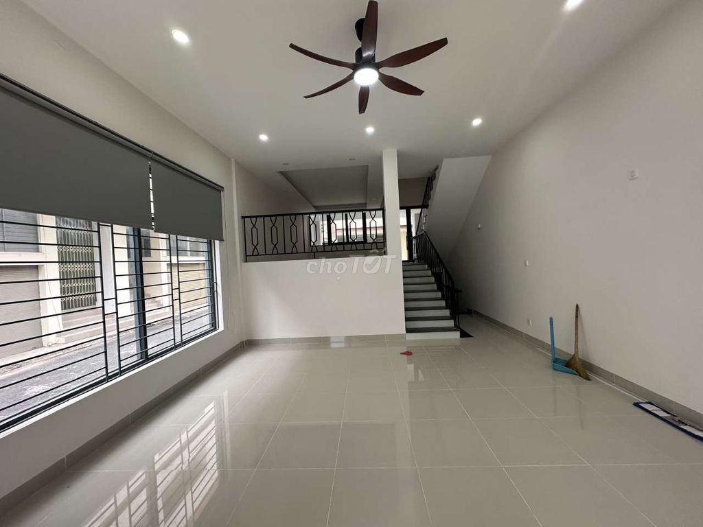 Nhà 1 xẹt Huỳnh Thúc Kháng 5 phòng ngủ