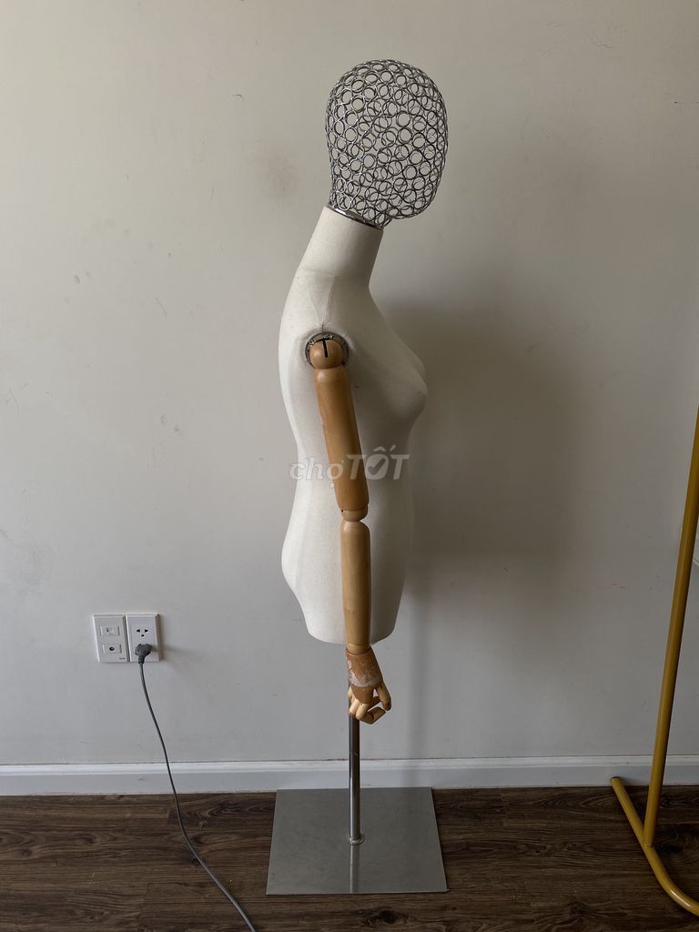 Manocanh Nữ Gỗ Inox Cũ Size S. Mua bán Phụ kiện thời trang khác tại undefined Tp Hồ Chí Minh được đăng bởi Rosie Hong hình 1