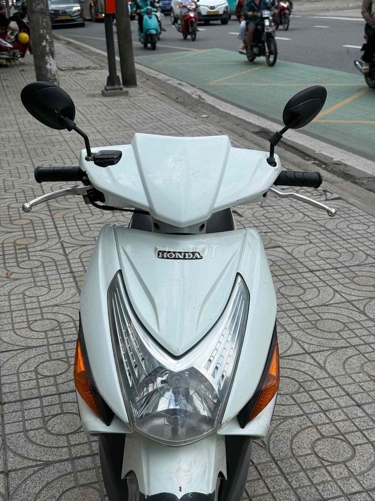 Honda Click 2008, белый, городской номер