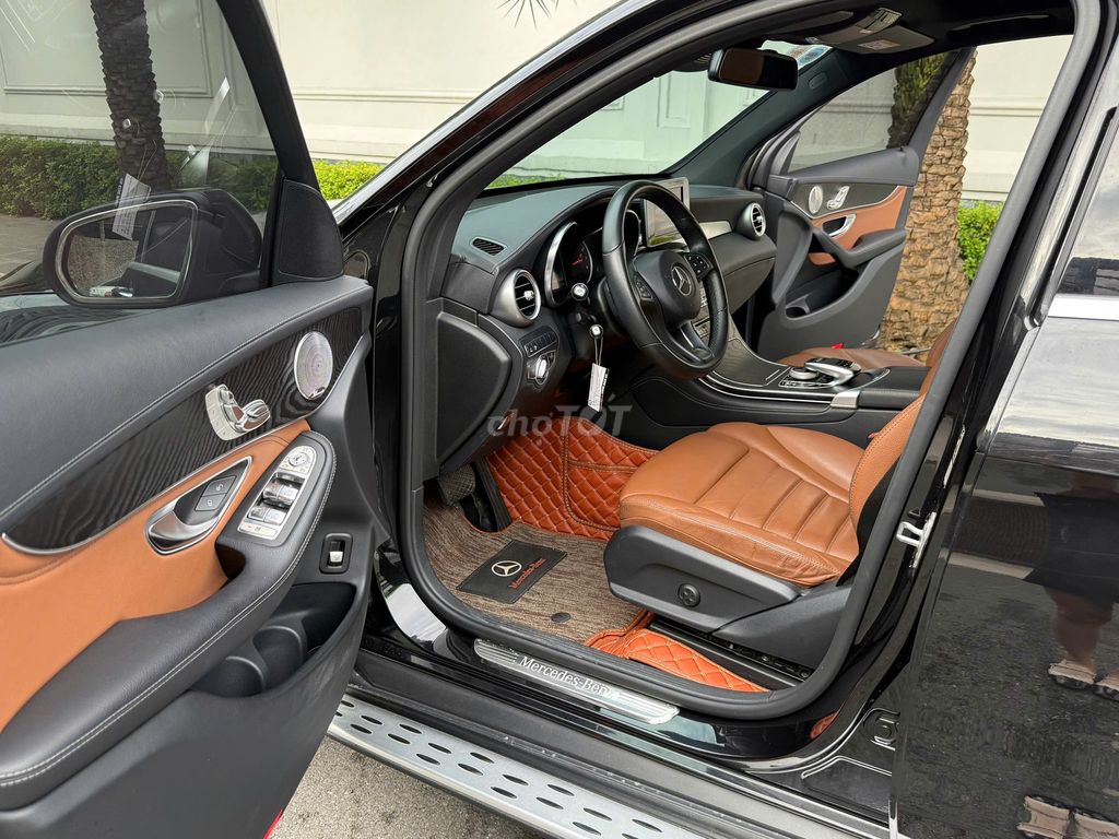Mercedes Benz GLC 2018 300 4Matic - 70513 km. Mua bán Ô tô tại Quận Gò Vấp Tp Hồ Chí Minh được đăng bởi Hải Ô Tô hình 9