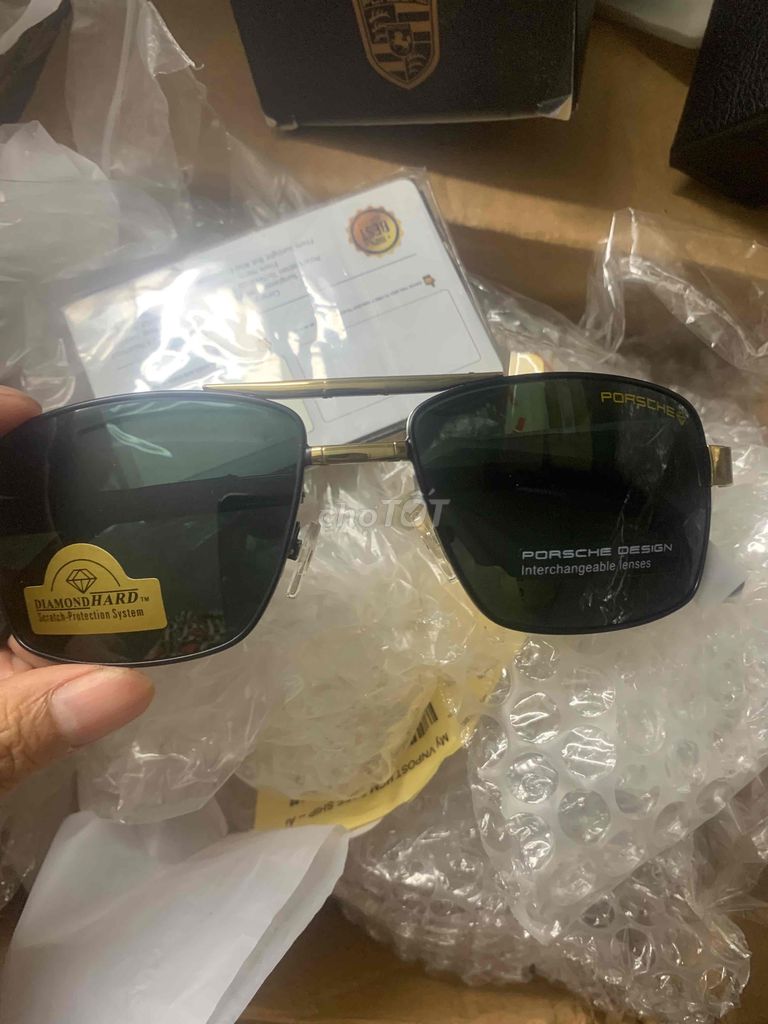 kính gấp gọn thời trang như quần áo