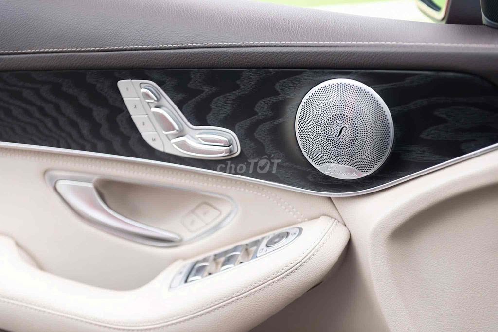 LONG ANH AUTO về Mercedes GLC300 4Matic 2019. Mua bán Ô tô tại Quận 7 Tp Hồ Chí Minh được đăng bởi LongAnh AuTo  hình 12