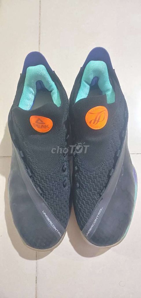 Giày bóng rổ size 41 hiệu peak taichi