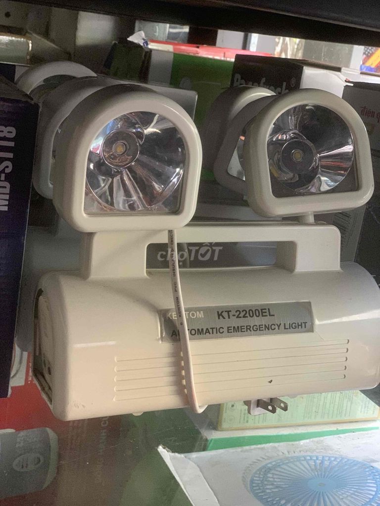 Đèn sự cố Kentom KT-2200EL Trắng kem. Mua bán Đèn tại Quận Hải Châu Đà Nẵng được đăng bởi Thanh tân hình 1