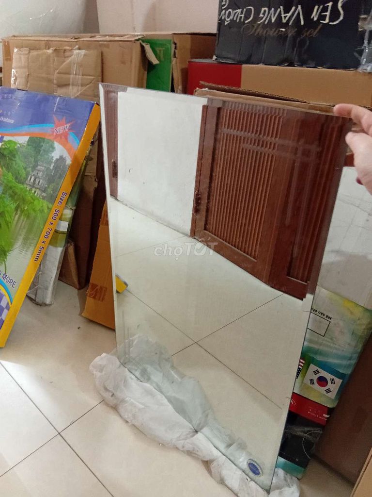 Gương trưng bày 80x60cm còn mới, mua 1 tặng 1