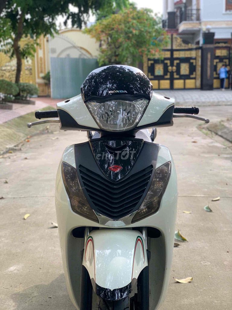 🌈Xe honda SH 2012 trắng  đen  mới len ken  90 %. Mua bán Xe máy tại Thành phố Thủ Đức Tp Hồ Chí Minh được đăng bởi Nguyễn Thanh Bình hình 1