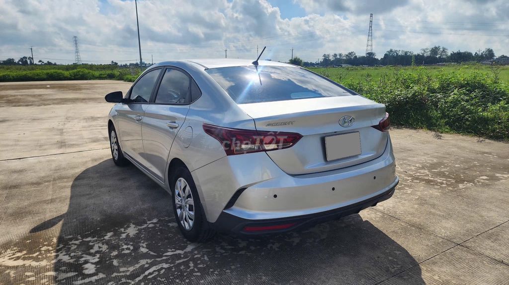 Hyundai Accent 2024 số sàn màu xám đẹp. Mua bán Ô tô tại Quận 12 Tp Hồ Chí Minh được đăng bởi Xuân Trường hình 4