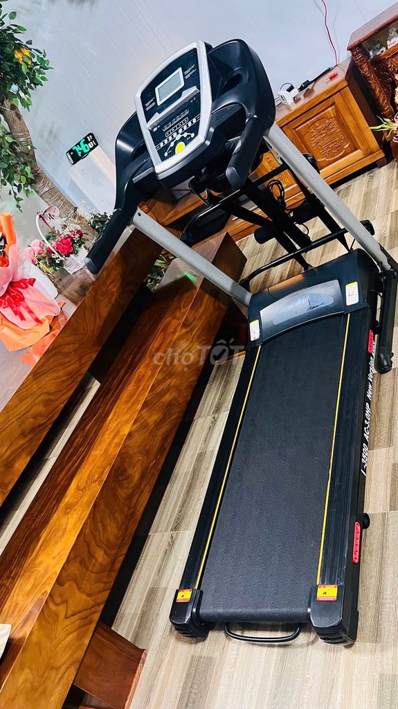 Máy chạy bộ đa năng màu đen 