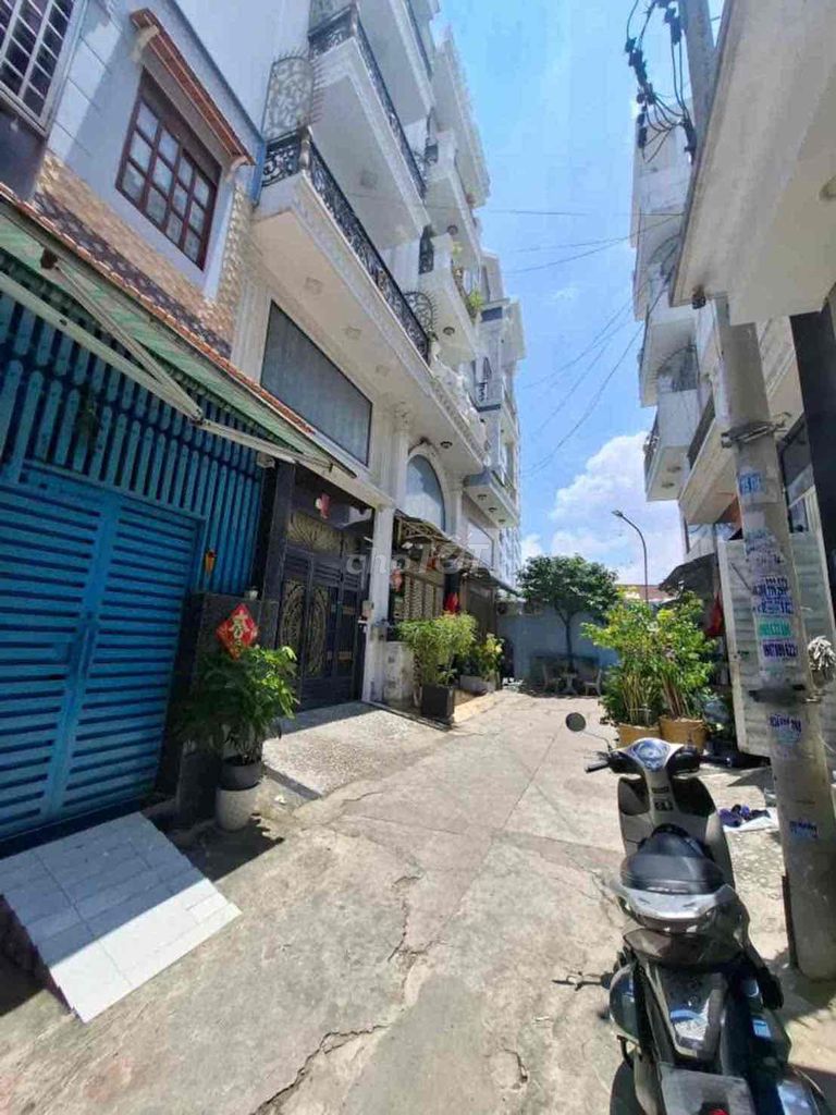 Крепкий дом, автомобильный переулок, Хыонг Ло 2, Бинь Тан, 33м²