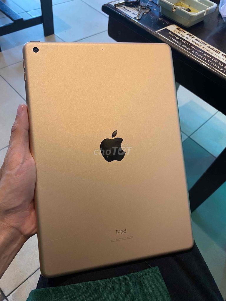 Apple iPad Gen 7 32GB Vàng. Mua bán Máy tính bảng tại Quận 10 Tp Hồ Chí Minh được đăng bởi Phuc hình 1