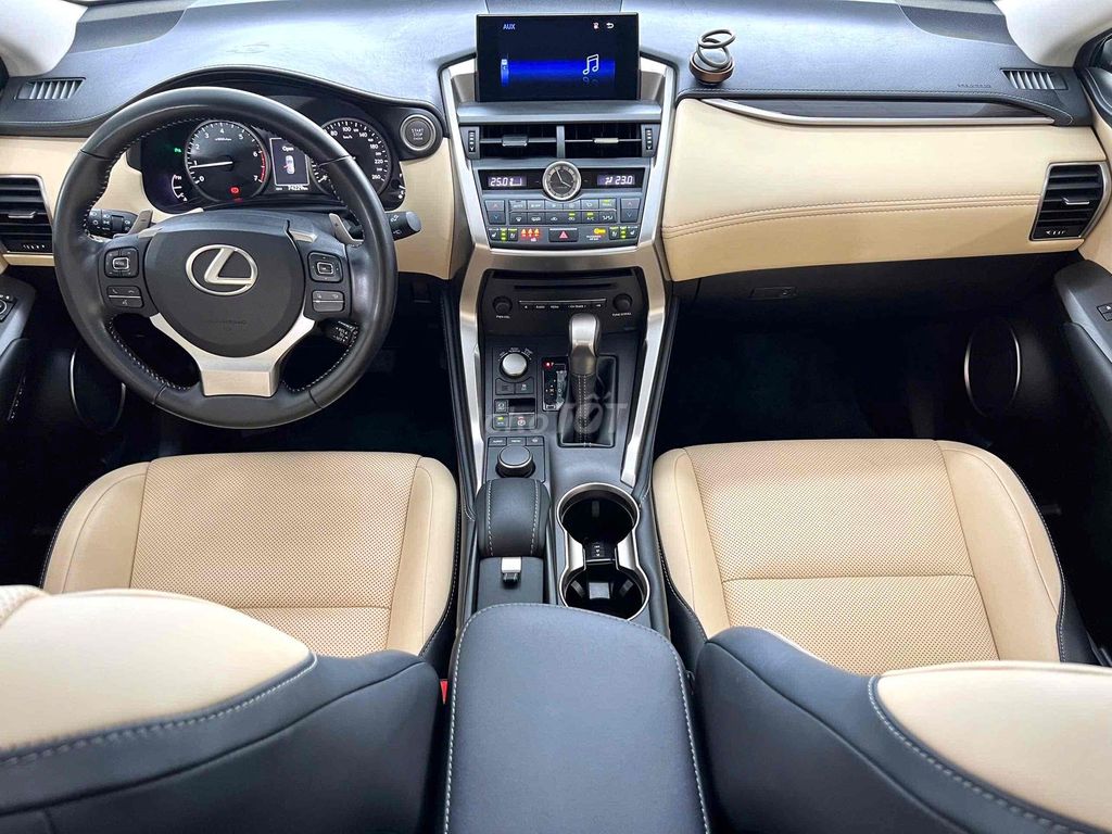 Лексус NX 200t 2015