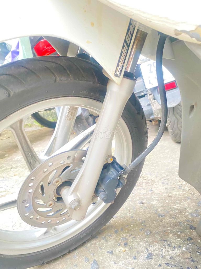 HN cần bán click trắng 2009. Mua bán Xe máy tại Quận Đống Đa Hà Nội được đăng bởi phạm dũng hình 4