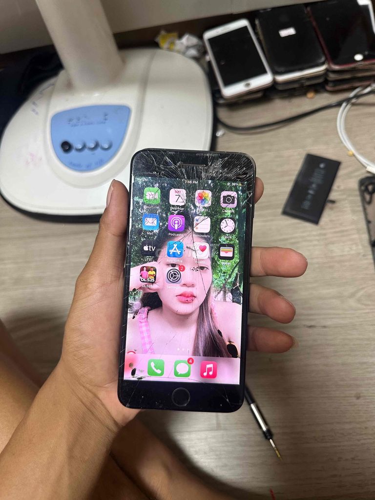 Apple iPhone 7 Plus 32GB Đen Màn hình vỡ. Mua bán Điện thoại tại Quận Hà Đông Hà Nội được đăng bởi Hiệp hình 1