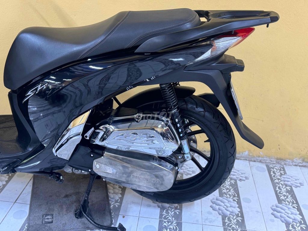 SH 125 2014 год, черный глянцевый, супер новый 92D1-452.35