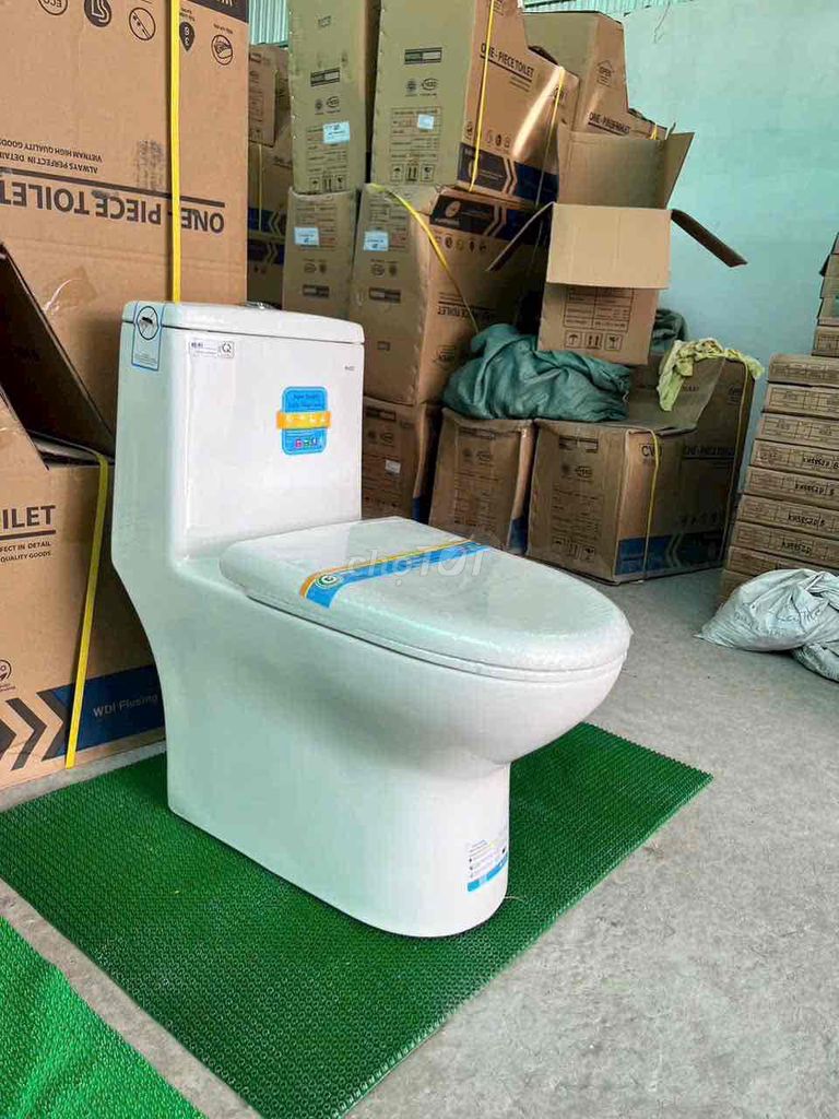 Bồn cầu khối men sứ trắng. Mua bán Thiết bị vệ sinh, nhà tắm tại Quận Cái Răng Cần Thơ được đăng bởi NPP Vật tư xây dựng  hình 1