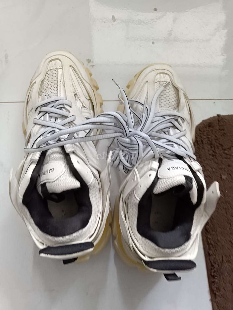 Giày thể thao Balenciaga Track Trắng 41. Mua bán Giày dép tại Quận 1 Tp Hồ Chí Minh được đăng bởi Đồ Seconhand Vintage hình 1