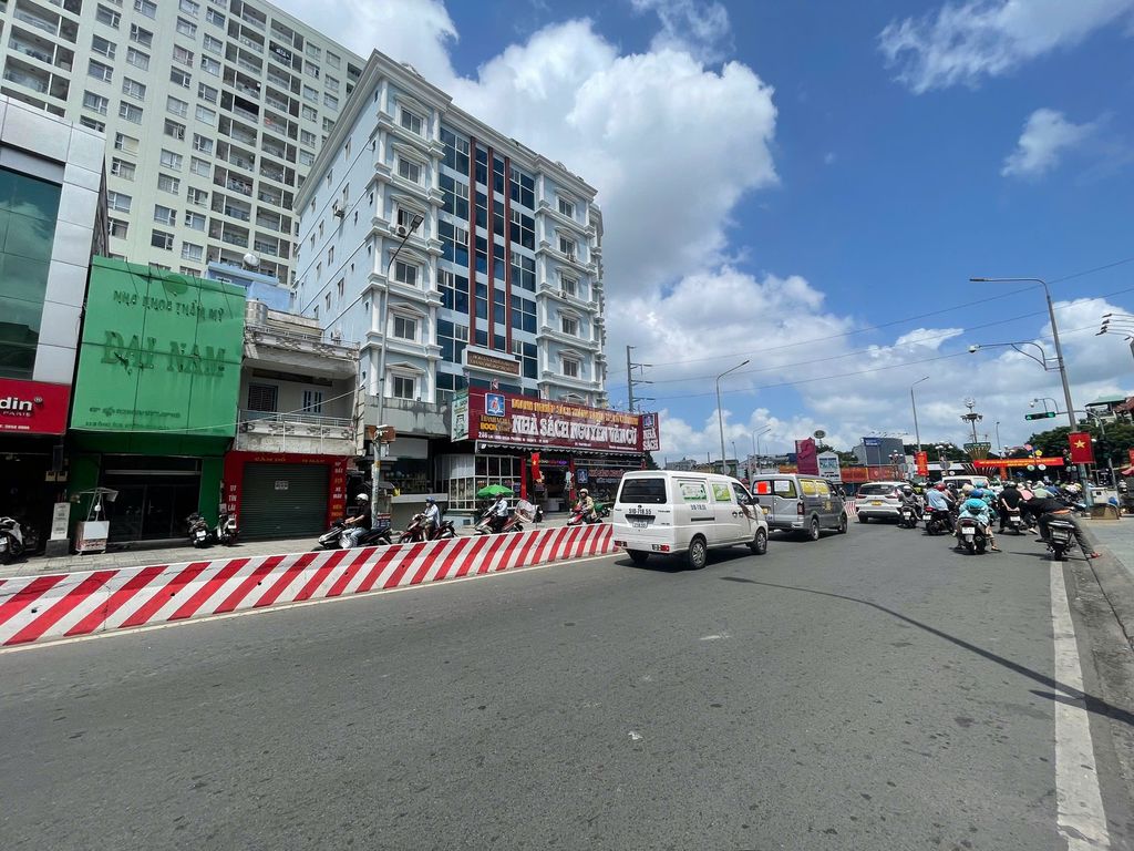Bán nhà MT Lạc Long Quân Q11, đoạn đẹp nhất,  4x12.5m, 3 tầng,16.5 tỷ. Mua bán nhà ở tại Quận 11 Tp Hồ Chí Minh được đăng bởi Quang Huy hình 1