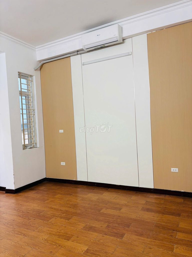 nhà ngõ 1 nguyễn văn huyên 75m  x4T ô tô đỗ cửa
